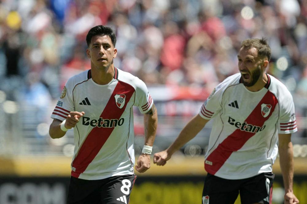 波兰主帅：即使踢得丑陋也要赢球；扎莱夫斯基染黄让我恼火