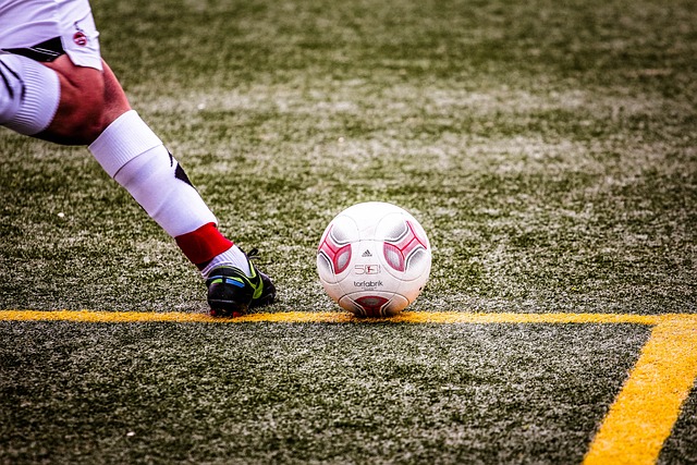 里尔年轻中场布阿迪被多家豪门关注，转会呼声高，期待其未来成为新星。